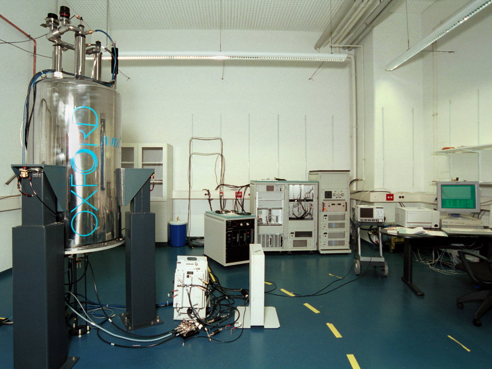 Overview of the 600MHz spectrometer laboratory